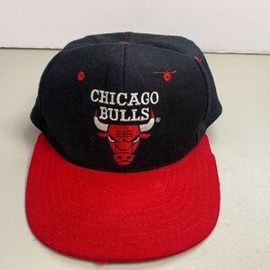 Chicago Bulls Hat Snap Back Wool Blend Black Red Embroidered NBA VINTAGE AJD
